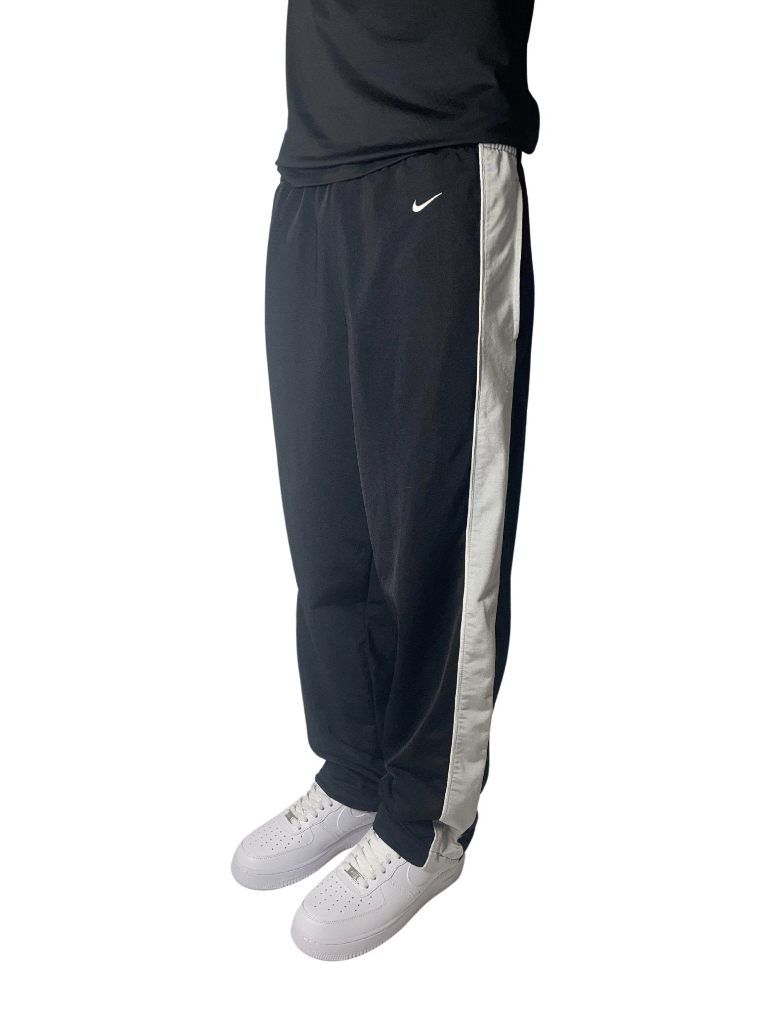 Nike Trackpants (M) - Classic Charms