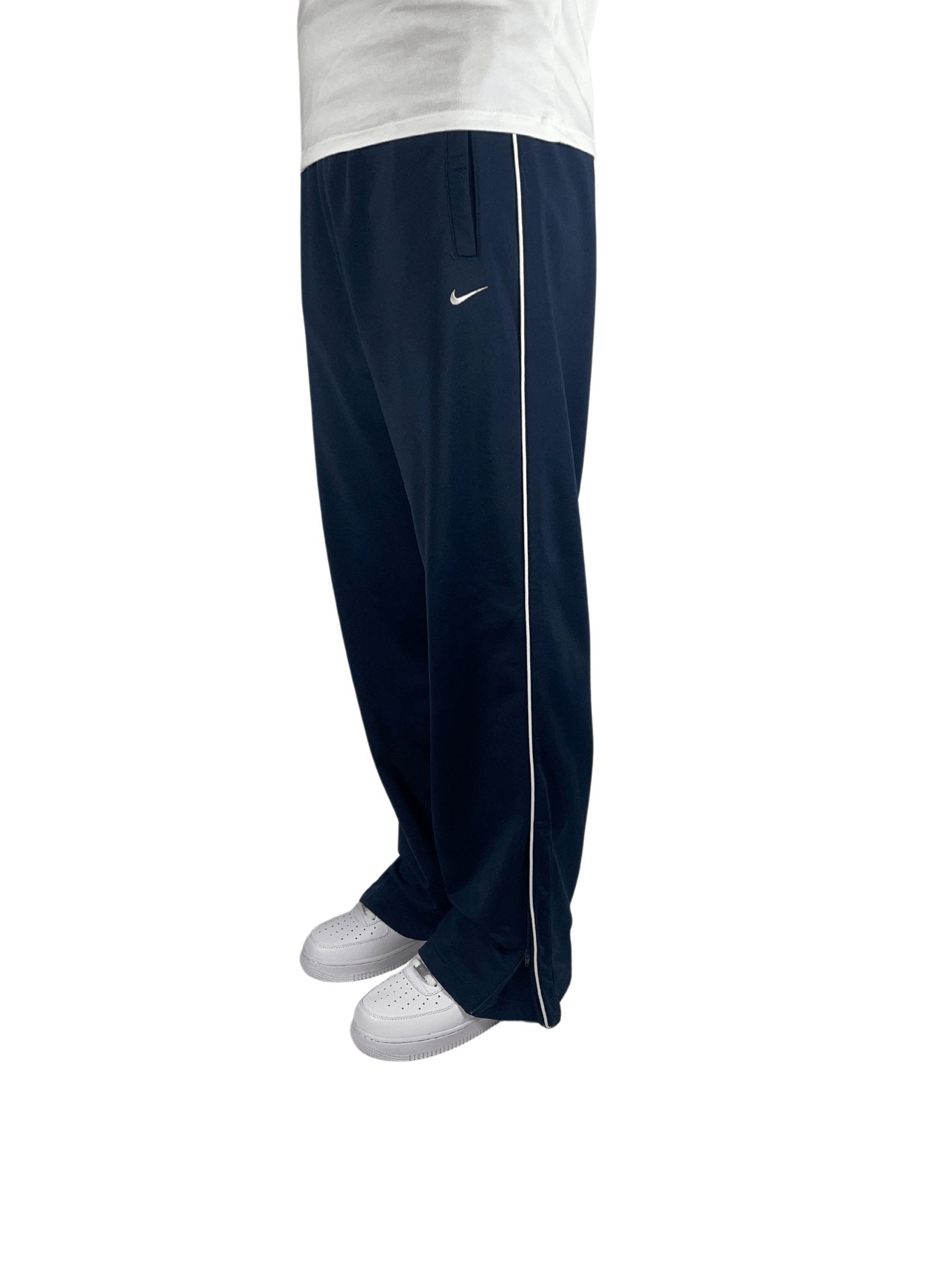 Nike Trackpants (M) - Classic Charms